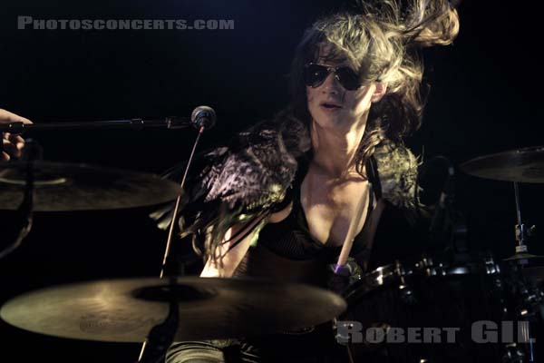 JULIETTE LEWIS - 2010-05-22 - PARIS - La Fleche d'Or - 